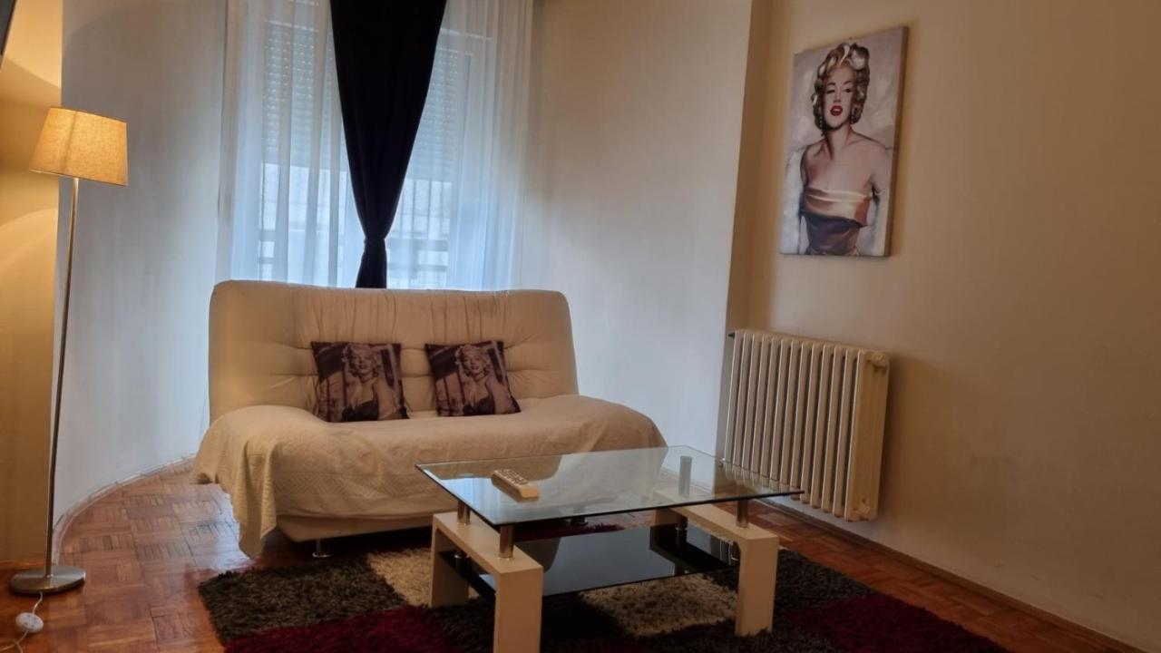 Slavija Square Apartments Belgrado Buitenkant foto