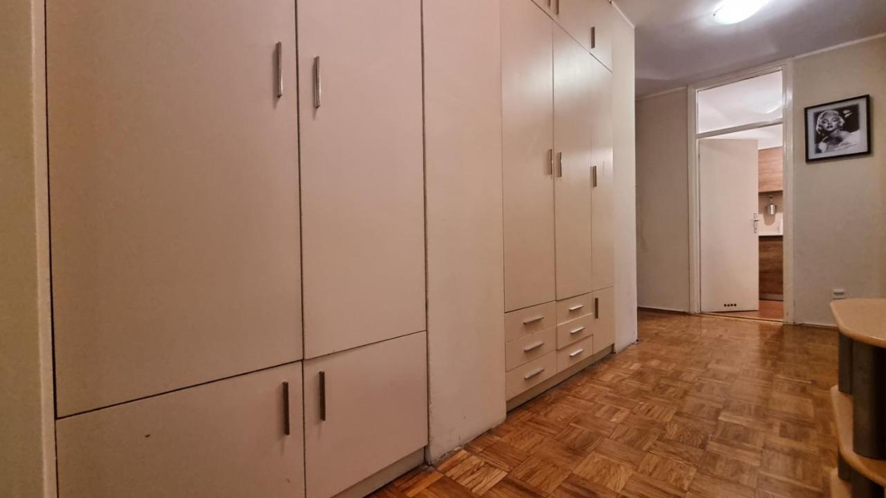 Slavija Square Apartments Belgrado Buitenkant foto